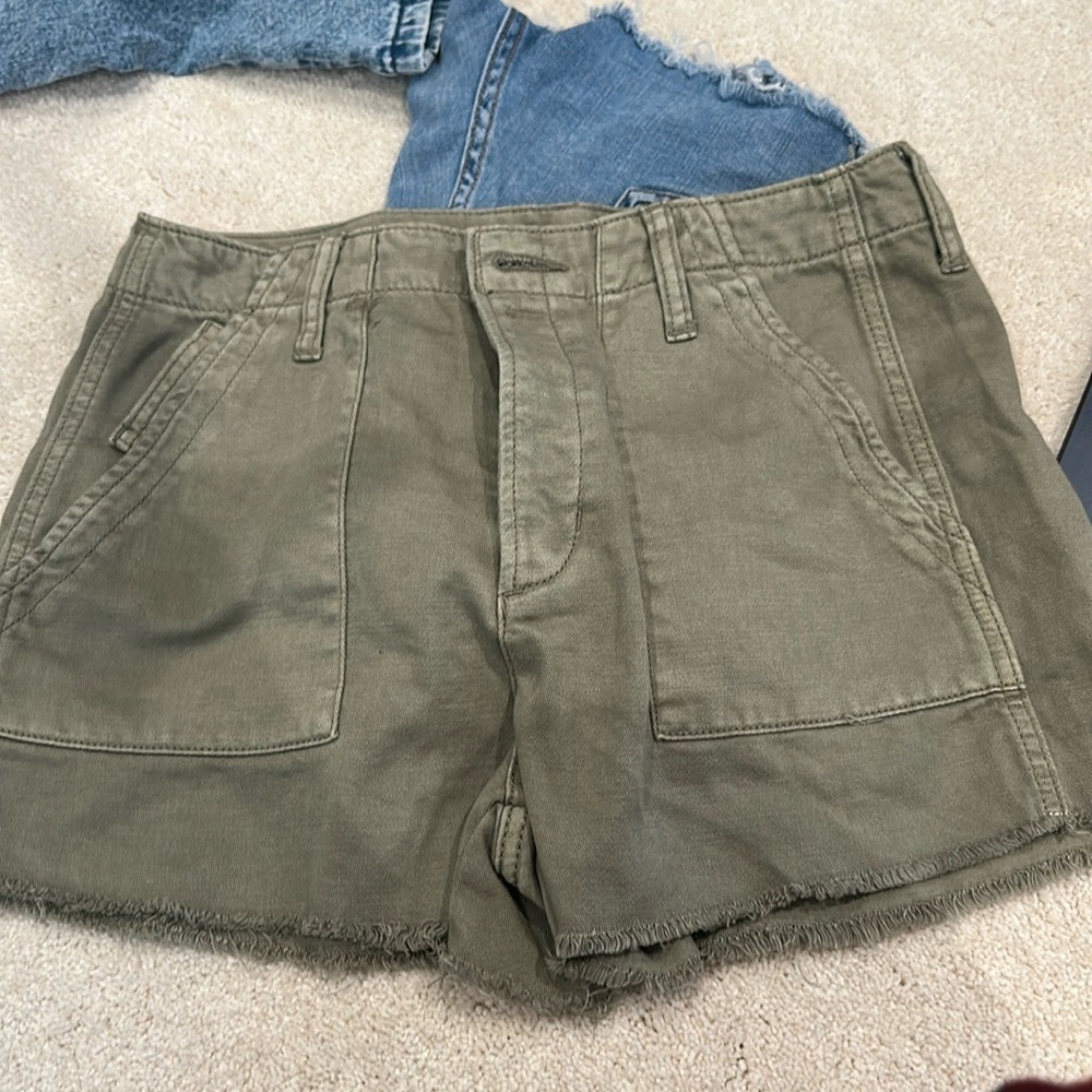 American Eagle Women’s Super Hi-Rise Olive Green Shorts sz 4